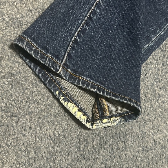 Women’s Levi 715 Bootcut Jean size 24 waist and 32 length. - Picture 5 of 8